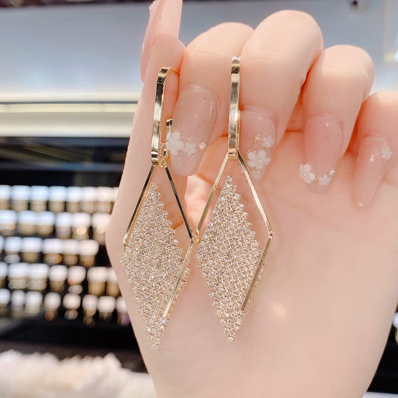 Light Luxury High-End Sense Temperament Full Diamond Geometric Rhombus S Silver Needle Internet Celebrity Personality_ipsvogv.com