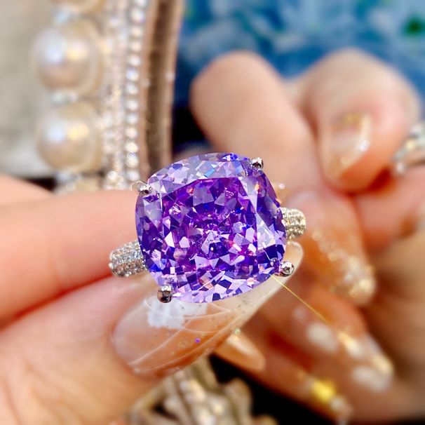 Exquisitely Crafted Oversized Sparkling Starry Sky Cutting With Luxurious High Carbon Diamond Purple Lithium Glow Ice_ipsvogv.com