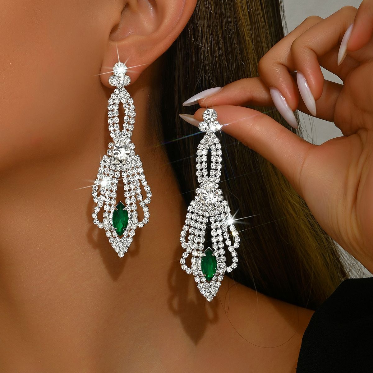 Unisex Christmas Series Earrings Exquisite Super Sparkling Rhinestone Long Tassel Earrings For Women Fashionable Green Crystal Earrings_ipsvogv.com