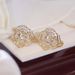 Cao Shi's three-dimensional flower earrings are sweet, super fairy, elegant, rose ear clasps, fashionable and versatile earrings_ipsvogv.com