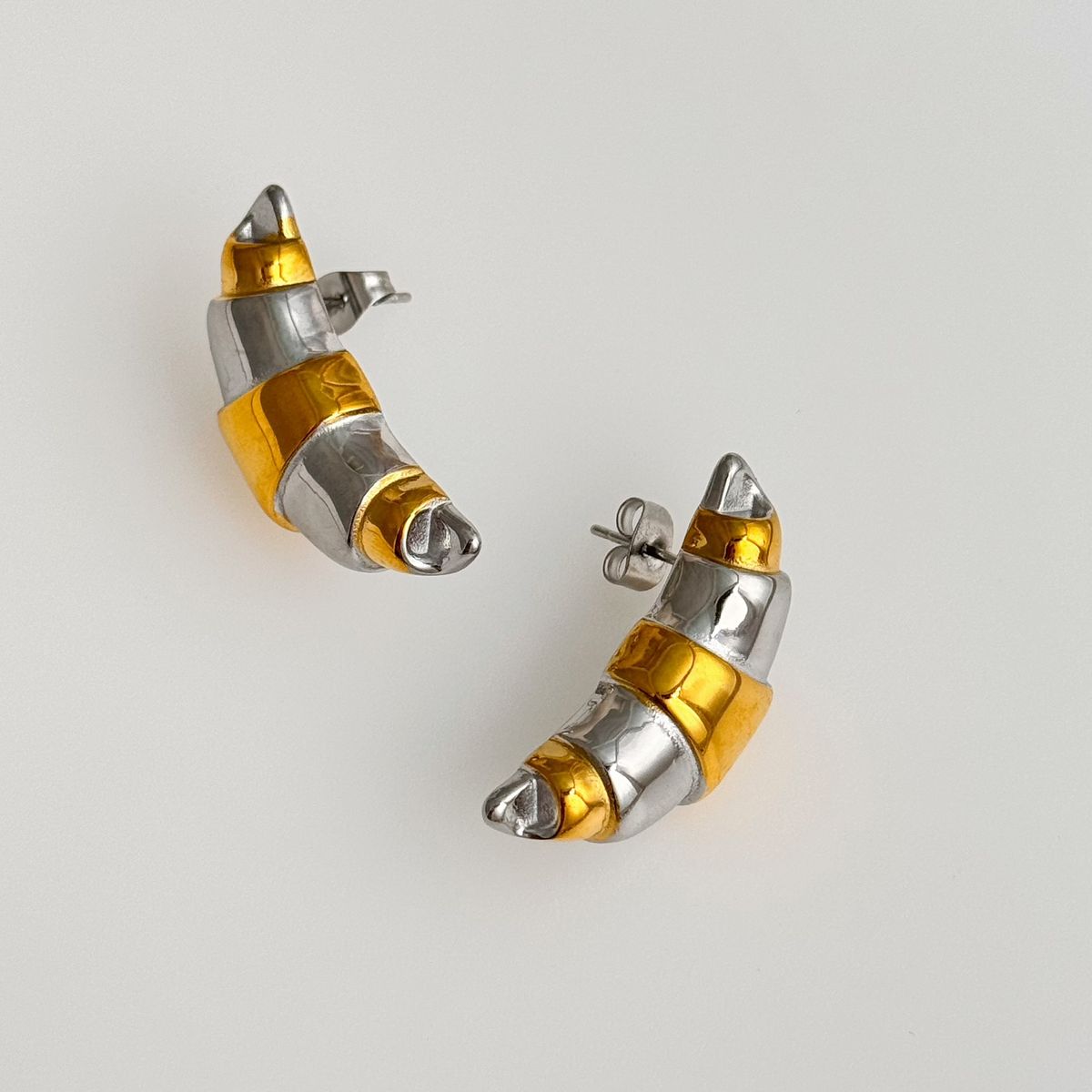 Spot Factory INS Fashionable Niche INS Retro Cicada Pupa Mixed Color Design Moon Earrings_ipsvogv.com