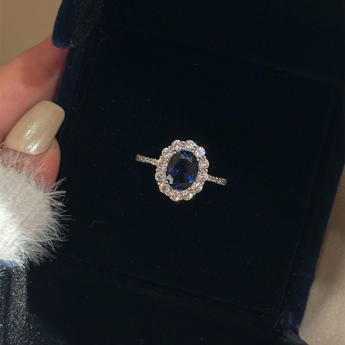 set Shaped Pigeon Egg Royal Full Blue Zircon Ring, Niche High-end Luxury French Temperament Style Ring ,_ipsvogv.com