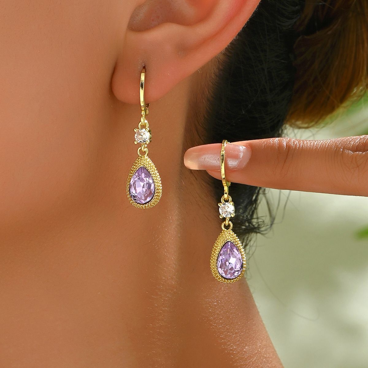 Geometric light luxury style women's earrings unique and niche personality, inlaid with amethyst design, high-end_ipsvogv.com