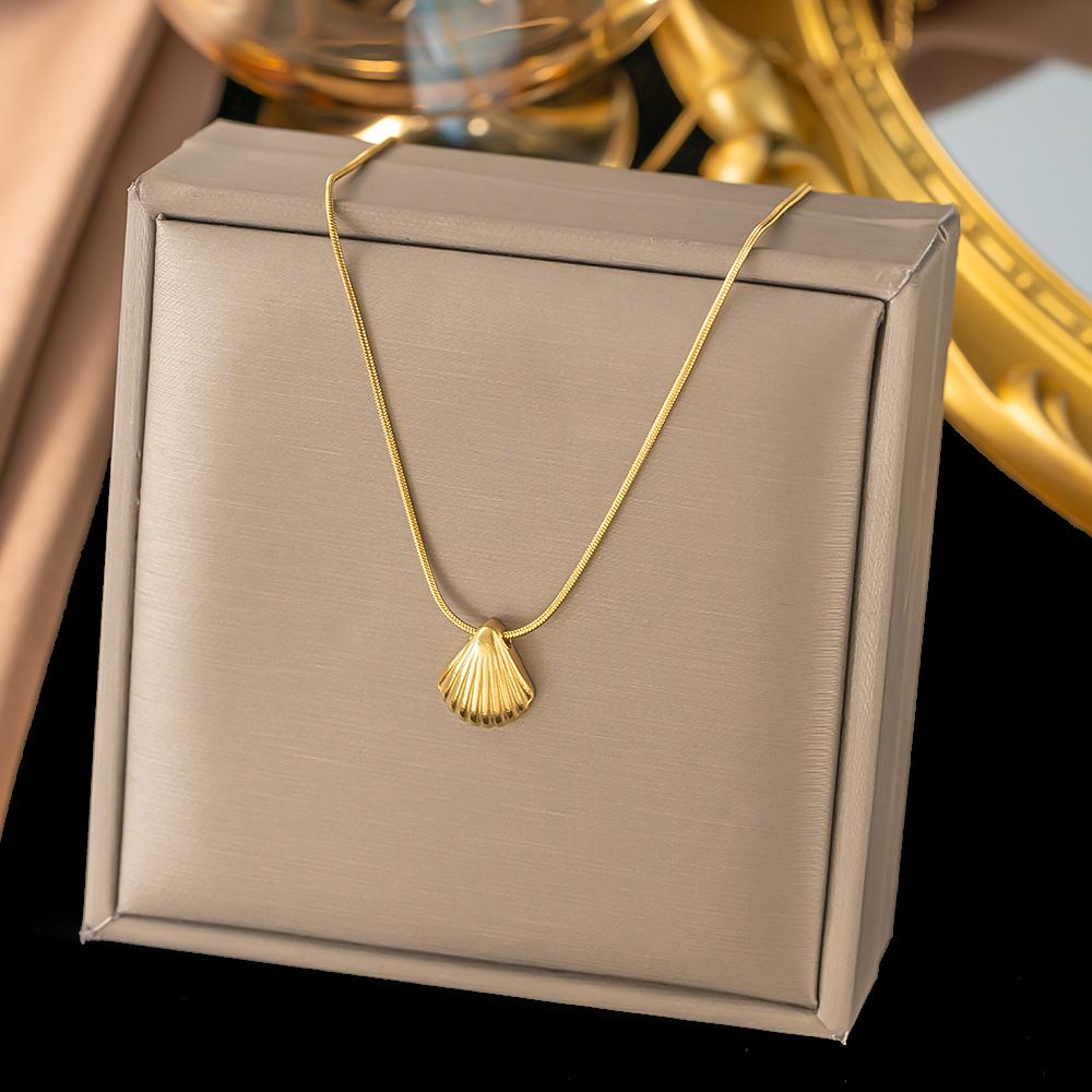 2023 New Small Pendant With Titanium Steel Gold-plated Light Luxury Striped Scallop Shell Texture Item_ipsvogv.com