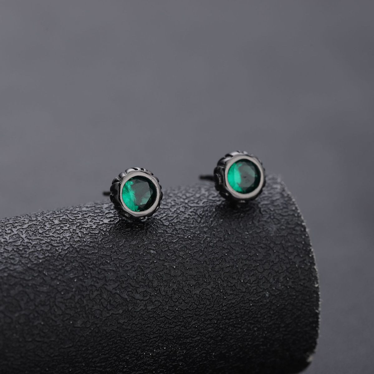 Black Gold Single Diamond Round Men's Six Color Simple Meteor Shower Earrings, Women's Personality Versatile, Niche_ipsvogv.com