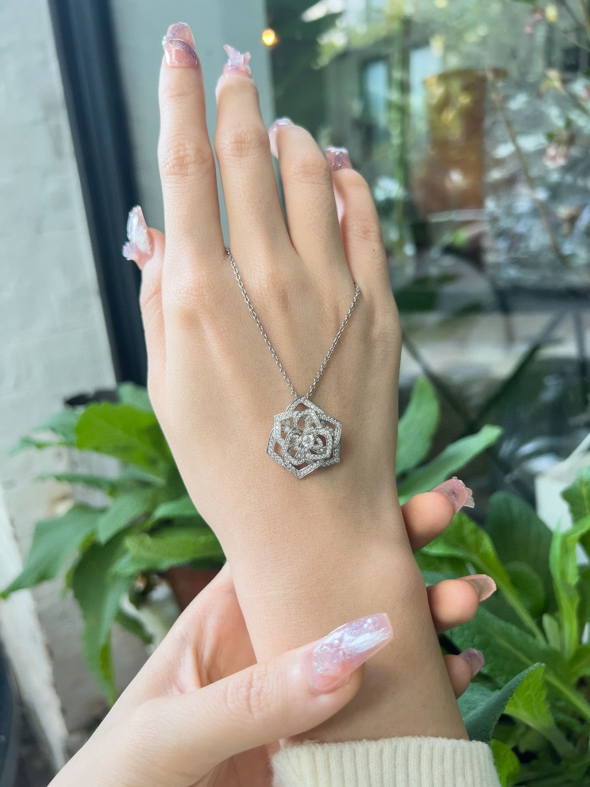 V Gold Rose Necklace For Ladies Luxury High End Model Full Diamond Flower Camellia Clavicle Necklace_ipsvogv.com