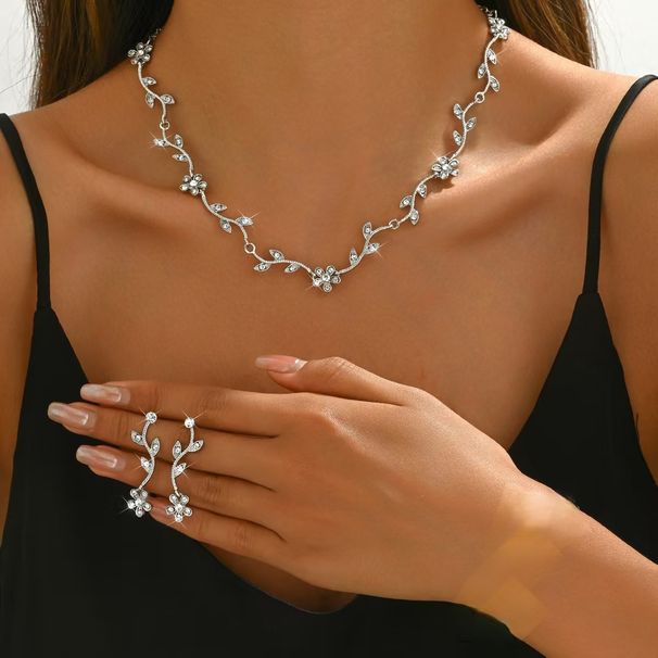 2024 Winter Korean Style Fashion Luxury Diamond-Studded Leaf Flower Shaped Necklace, Earrings, And Bracelet Set_ipsvogv.com