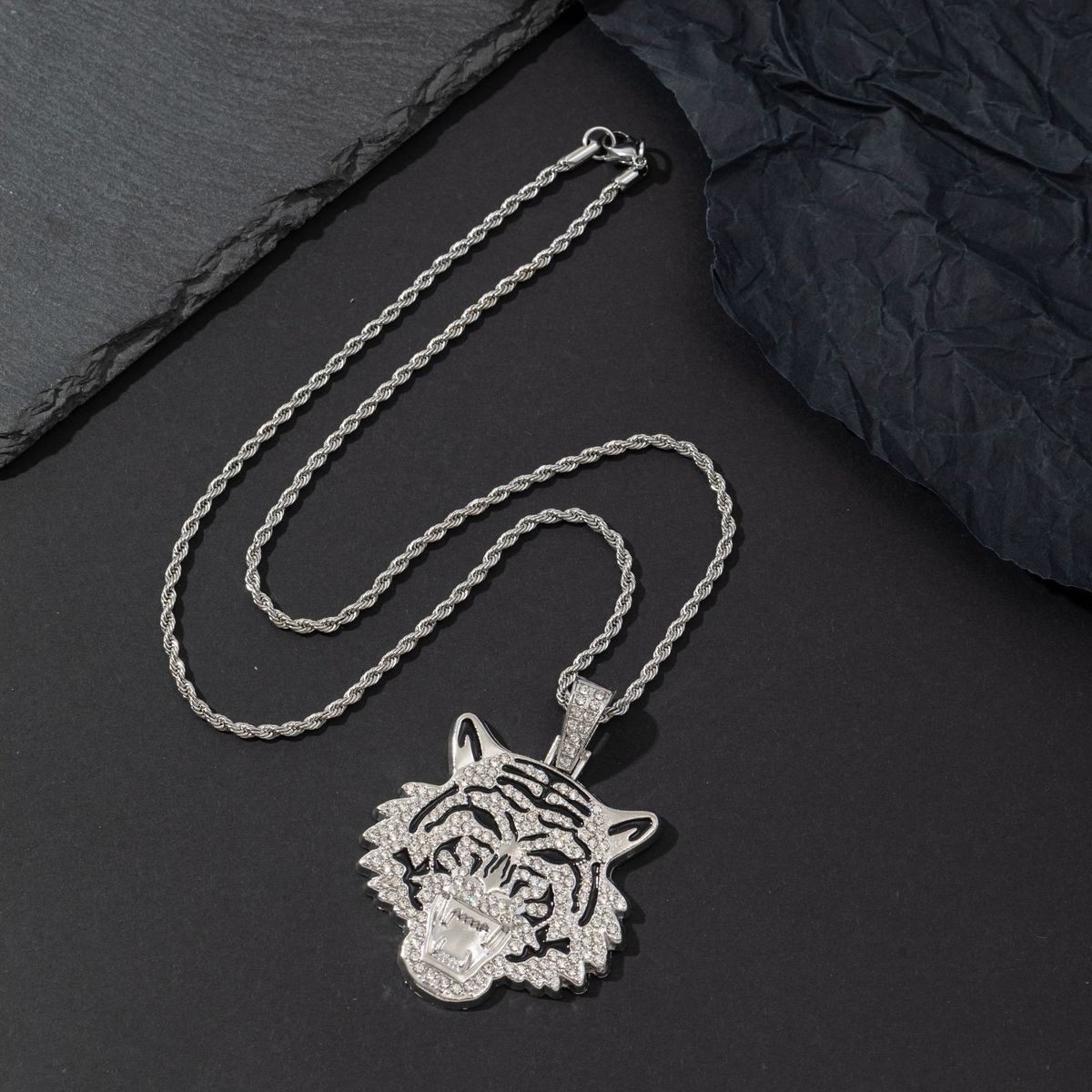 Tiger Head Inlaid Diamond Alloy Pendant Hip-Hop Jewelry Accessories High-Quality Electroplated Color-Retaining Gold_ipsvogv.com