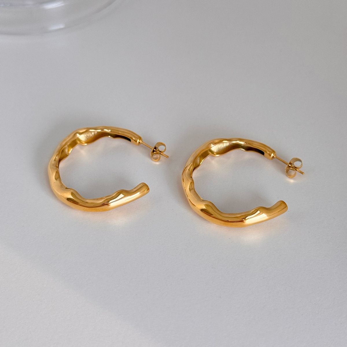 Unisex Fashionable Gold Plated Titanium Steel Retro Exquisite Lava C Hoop Earrings_ipsvogv.com