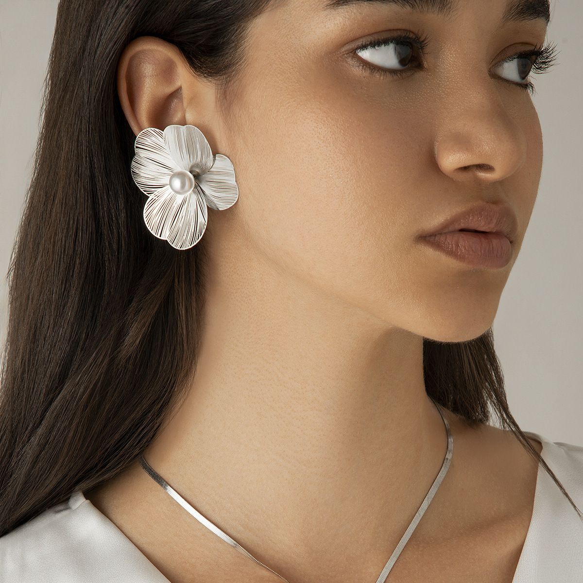 Metal texture line ginkgo leaf flower earrings sweet cool ins style pearl tassel earrings_ipsvogv.com