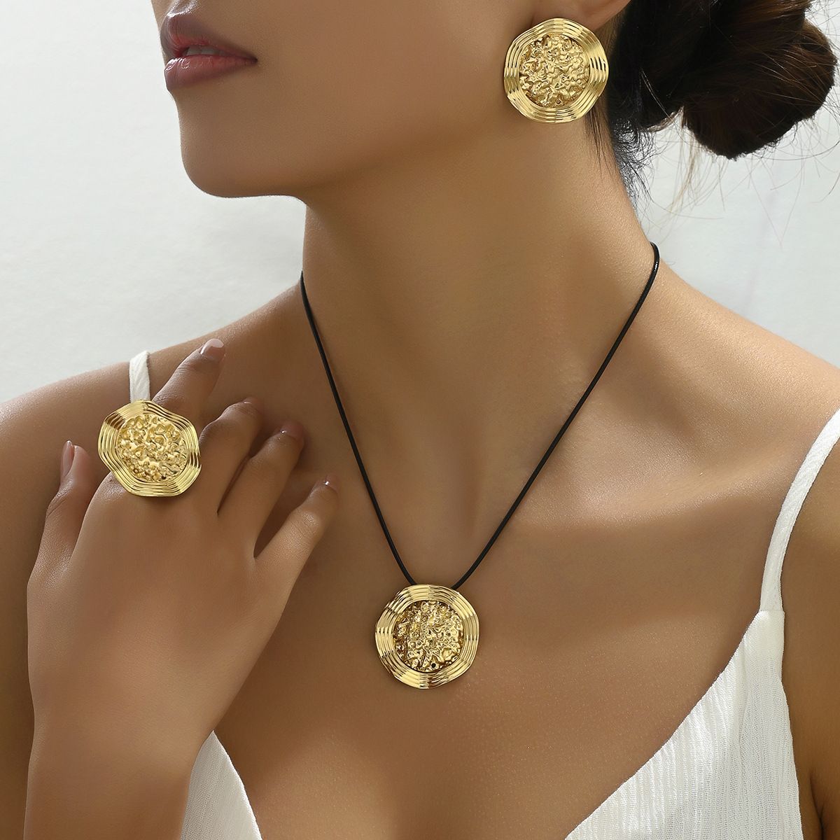 Hot selling metal wind alloy earring set, personalized and versatile, long women's necklace earrings_ipsvogv.com