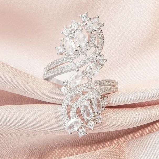 Cao Shifeng's Luxurious American Internet Famous Exaggerated Zircon Ring, Korean Version Petal New Wing Jewelry_ipsvogv.com