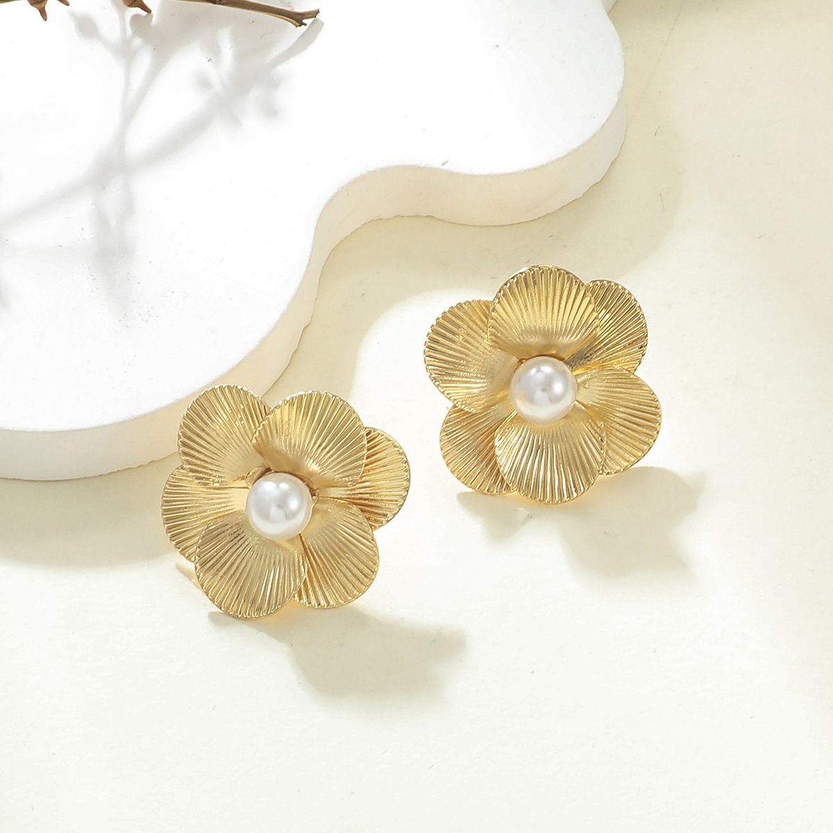 Silver Needle Exaggerated Metal Style Geometric Flower Tassel Personality Fashion Studs High-end Earrings_ipsvogv.com
