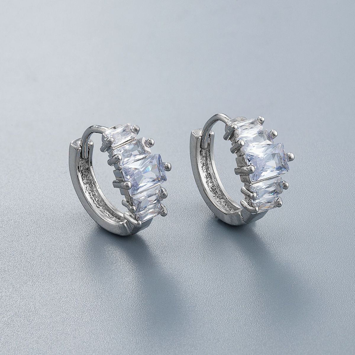 Unisex New Geometric Diamond Earrings Design Fresh And Simple Fashion Temperament Ear Clip Personality Trend Earrings_ipsvogv.com