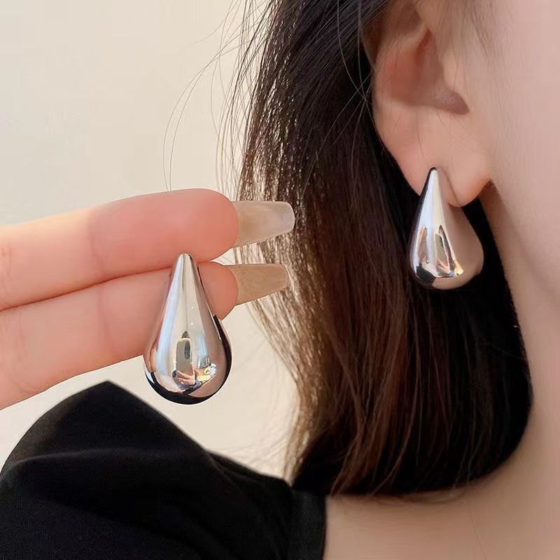 Women's earrings fashion, simple water drop temperament, niche personality, metallic style, high-end design earrings, versatile earrings_ipsvogv.com