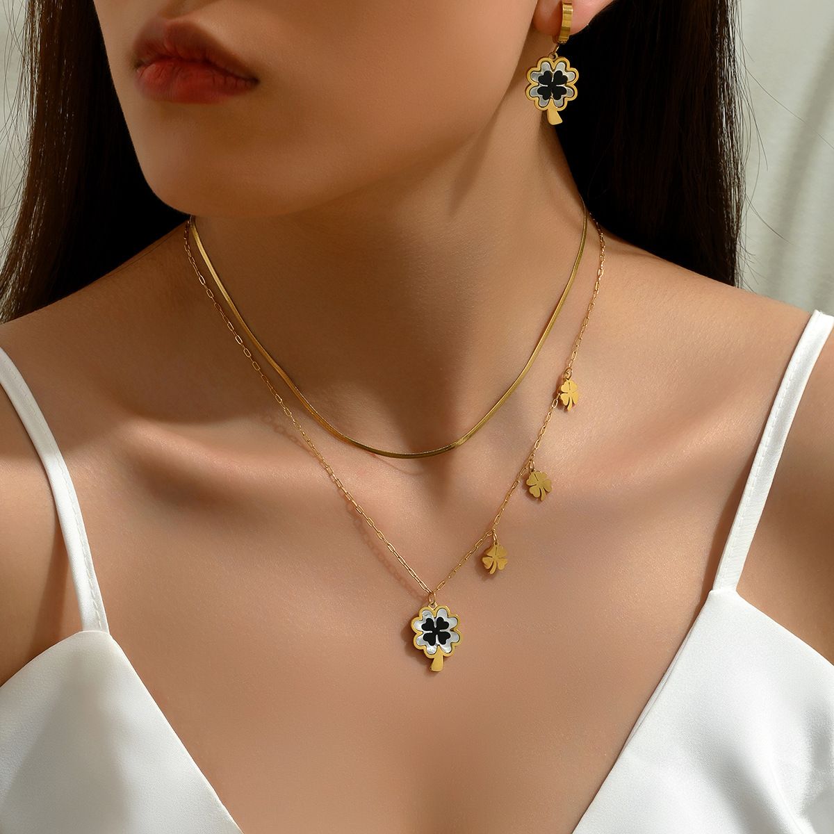 Light luxury niche style personalized earring necklace set with four leaf clover double-layer design collarbone chain_ipsvogv.com