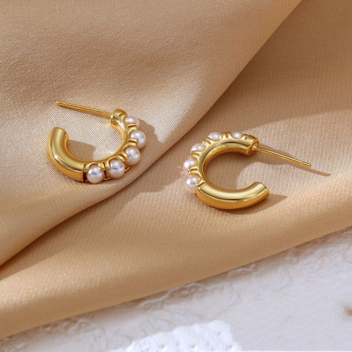 Unisex Brass With Real Gold Plating, Hot Selling Across Fashionable Pearl Studded C Shaped Earrings, Versatile Earrings For Ladies_ipsvogv.com