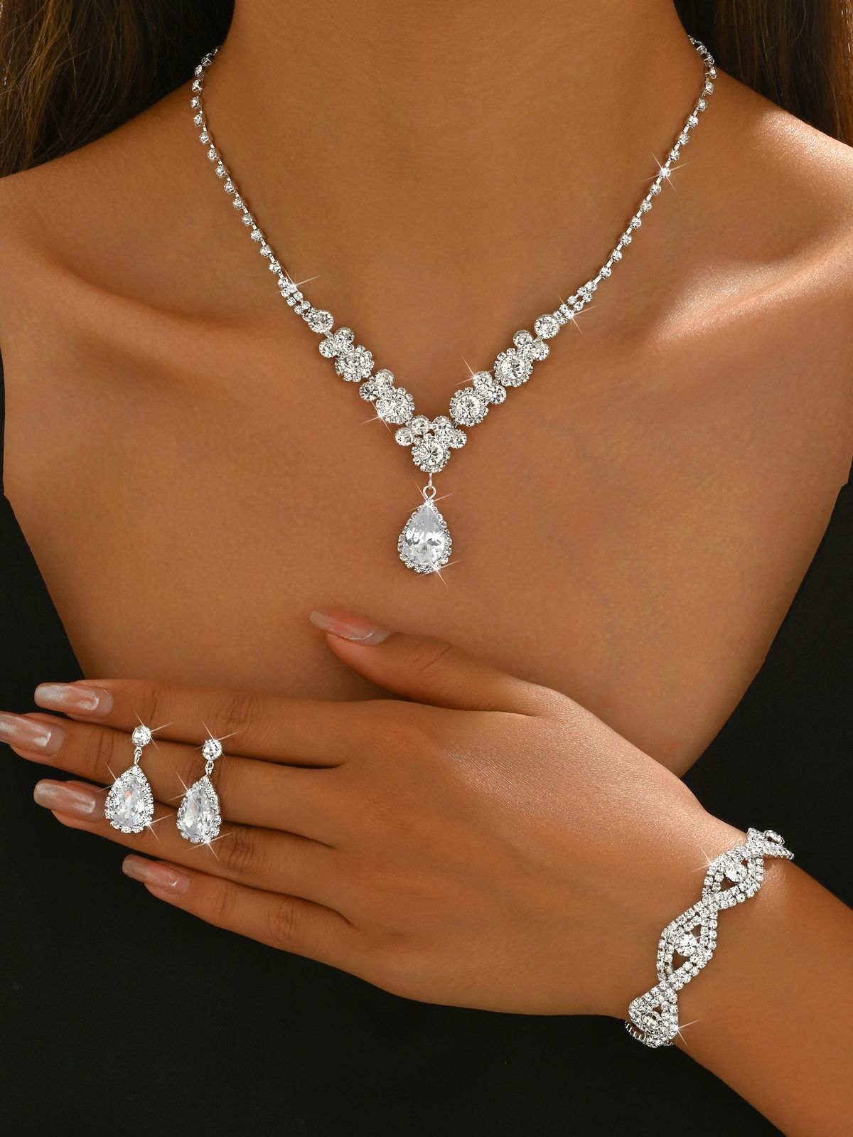 2024 Christmas Versatile Decoration High-End Accessories Clavicle Chain Necklace Earrings Bracelet Light Luxury Jewelry_ipsvogv.com