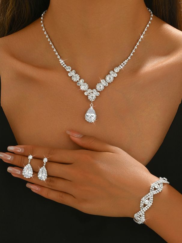 2024 Christmas Versatile Decoration High-End Accessories Clavicle Chain Necklace Earrings Bracelet Light Luxury Jewelry_ipsvogv.com