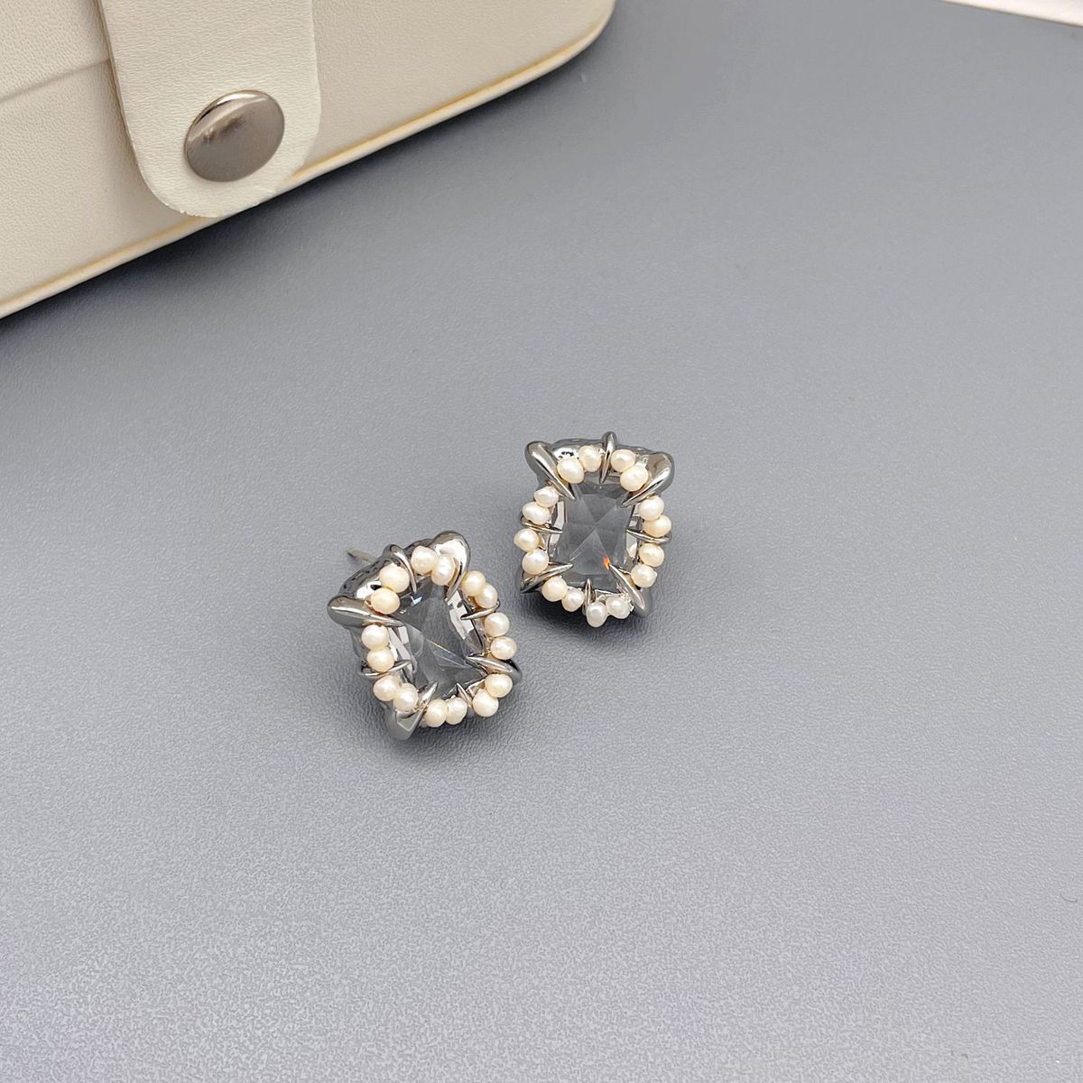 Qingdao Irregular Baroque Millet Pearl Beads Set with Transparent Crystal Earstuds Versatile Earrings_ipsvogv.com