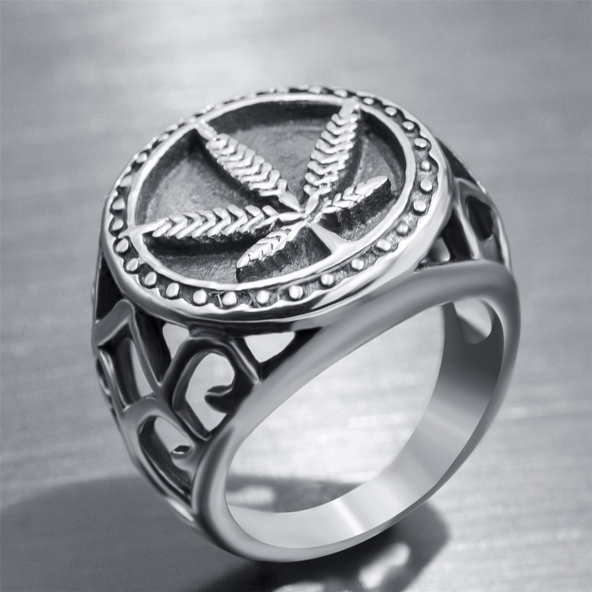 Hot Selling Maple Leaf Men's Fashion Punk Personality Ring_ipsvogv.com