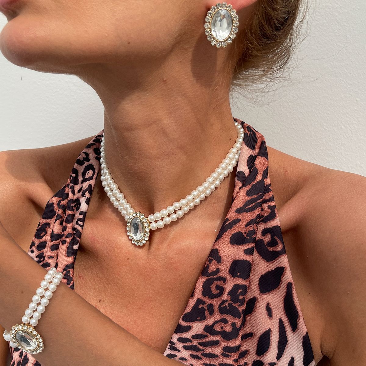 Elegant French Style Multi-layered Pearl Collarbone Necklace, Choker Temperament, Light Luxury Beaded Necklace_ipsvogv.com