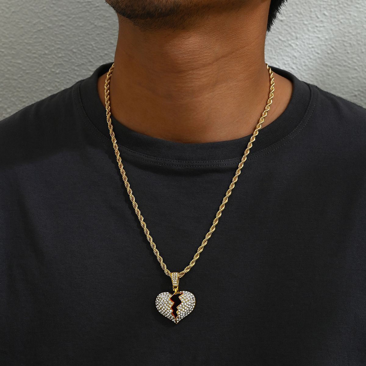 Minimalist fashionable OL American hip-hop necklace for men personalized inlay and niche design, Cuban chain with a_ipsvogv.com
