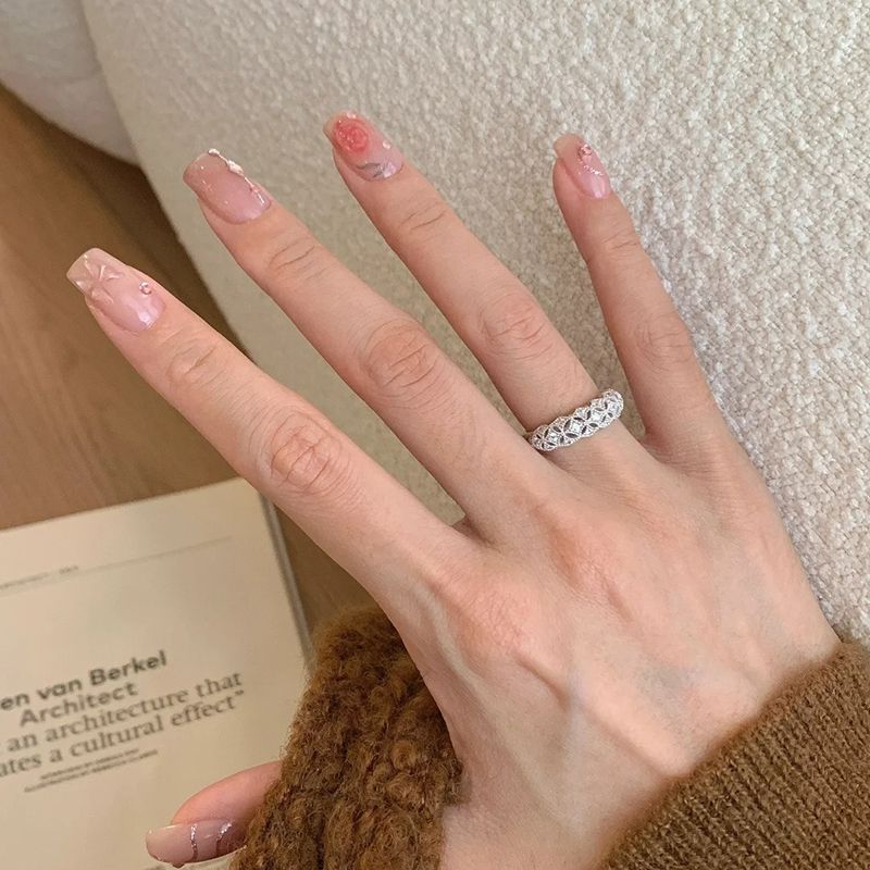 pattern Micro Middle Inlaid Hollow Aged Zircon For Women 2025 New Style Light Luxury Niche High-end Lace Ring_ipsvogv.com