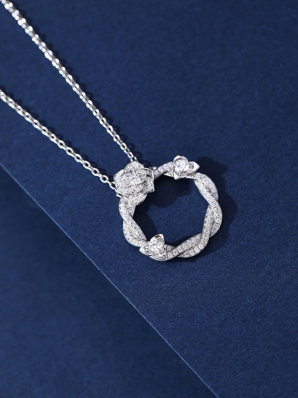 V Kimber Rose Necklace Lady Light Luxury Fashion High Grade Temperament Vine Camellia Clavicle Chain_ipsvogv.com