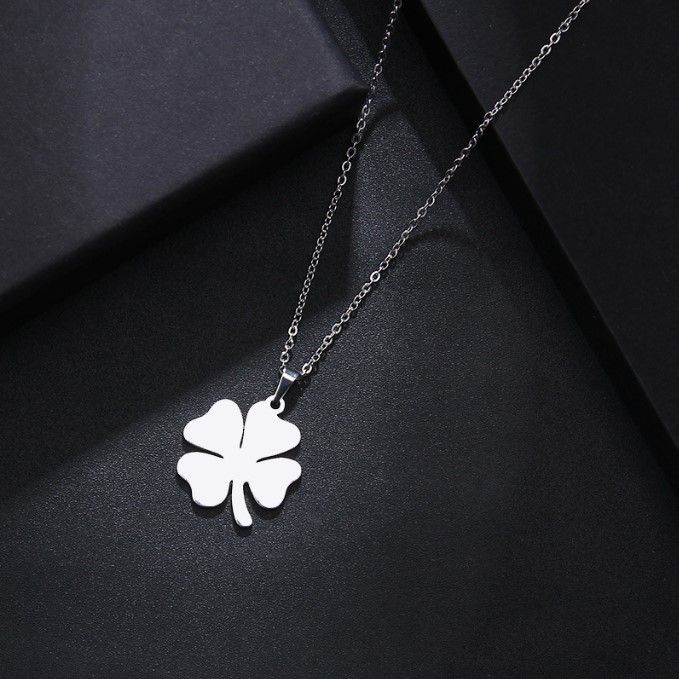 Hot Selling Stainless Steel Pendant, Lucky Clover Necklace, Simple And Personalized Collarbone Accessory_ipsvogv.com