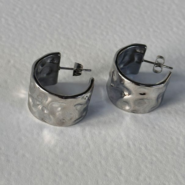 Women’s Jewelry Set Fashion Fashionable Niche INS Retro Titanium Steel Lava Fold Earrings_ipsvogv.com