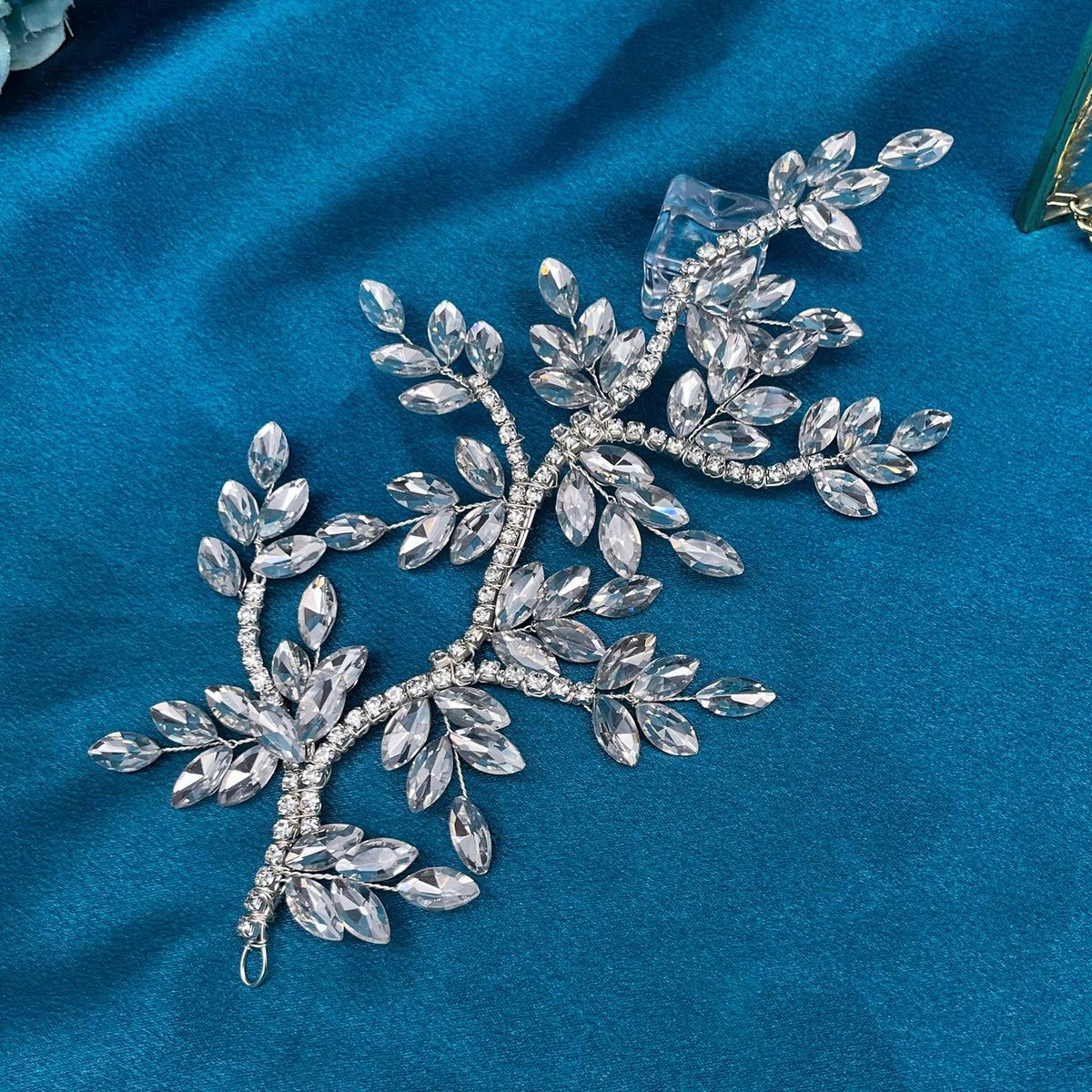 Elegant Handmade Crystal Hairpiece For Women - Glamorous Wave Design Hair Accessory With Rhinestones For Weddings, Parties, And Special Occasions_ipsvogv.com