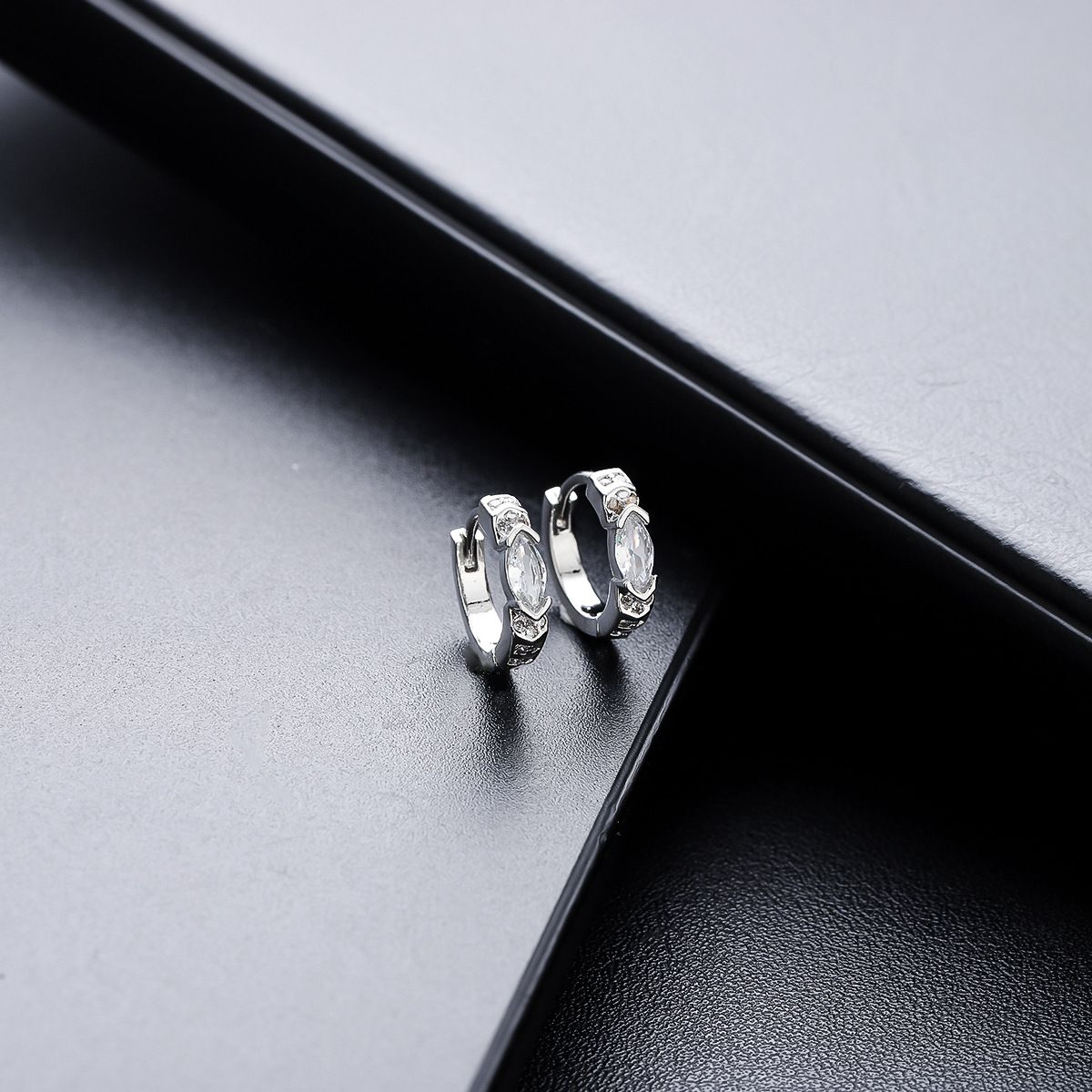 Zircon Men With A Sense Of Design, Light Luxury, Summer Personality, Versatile, New Earrings For Women, Trendy,_ipsvogv.com