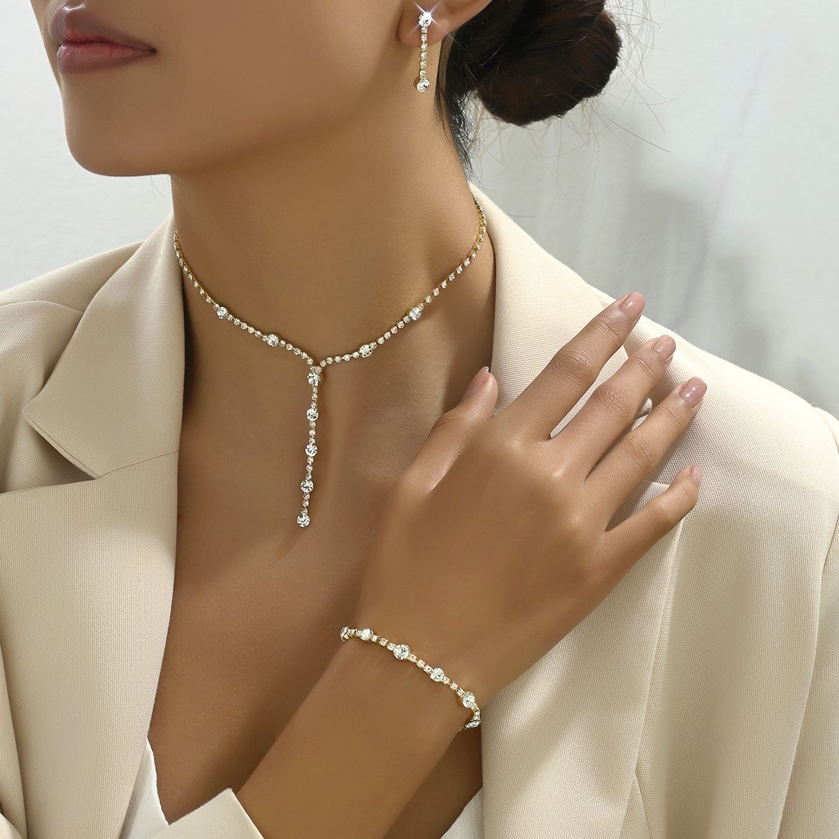A niche design for high-end women's necklaces, earrings, jewelry sets, personalized zirconia bracelets, and necklaces_ipsvogv.com