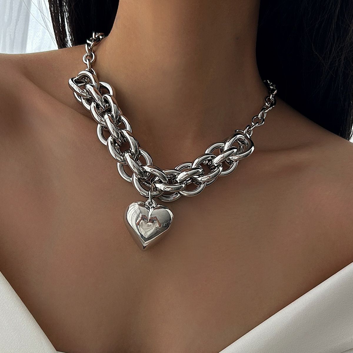 Hip Hop Punk Metal Thick Chain Necklace, Female Cool Style Ins Heart-shaped Pendant, Collarbone Necklace_ipsvogv.com