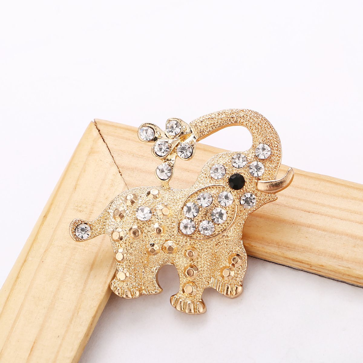 New Korean version high end alloy elephant brooch clothing accessories pin scarf buckle animal rhinestone brooch_ipsvogv.com