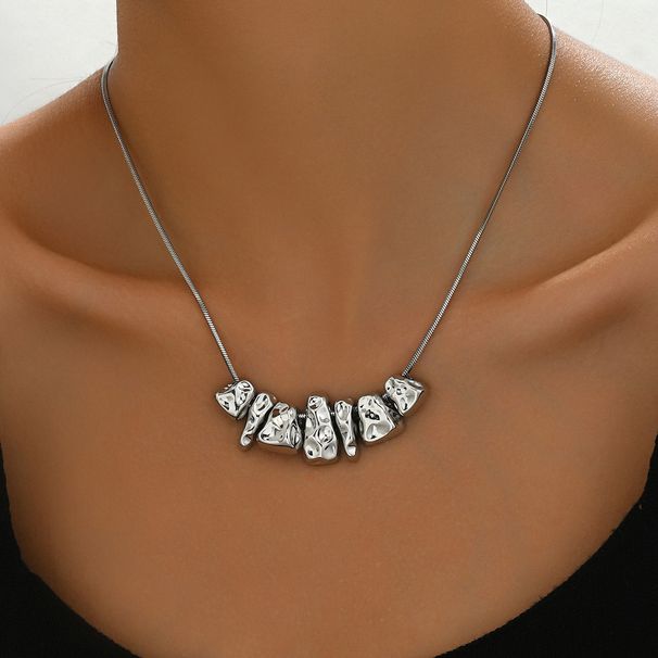 Minimally designed long necklace with women's niche folds, irregular pendant design, collarbone chain necklace, and_ipsvogv.com