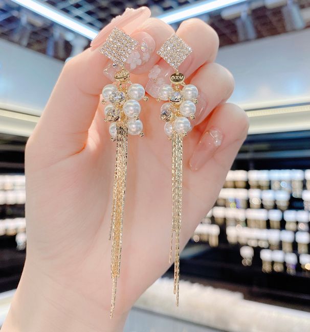 S Silver Needle Micro-Inlaid Rhombus Long Pearl Tassel For Women, Elegant Fashionable Slimming Minimalist Style Earrings_ipsvogv.com