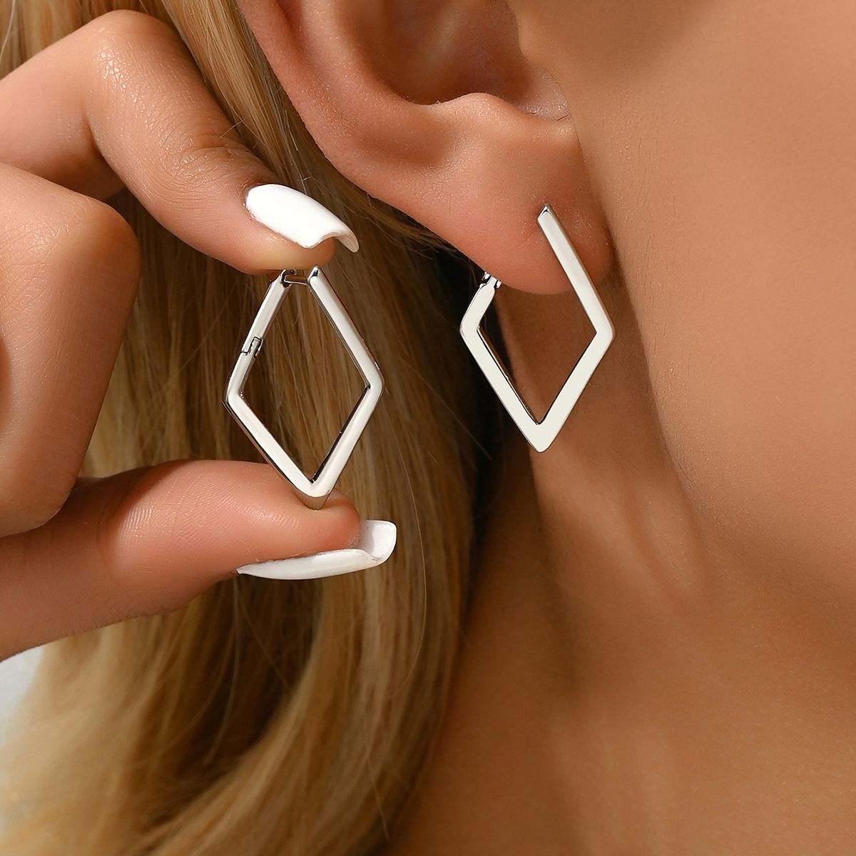 Hot Selling Korean Korean Earrings For Women Simple Geometric Quadrilateral Design Earrings Niche Temperament Earrings_ipsvogv.com