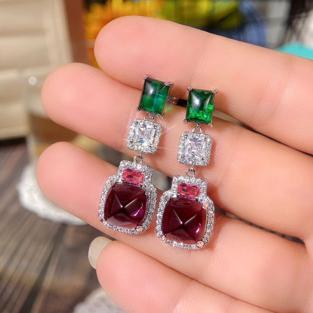 Cao Shifeng Emerald Contrast Earrings with Sense, Celebrity Earrings, Fashion Dinner Paired with Earrings_ipsvogv.com
