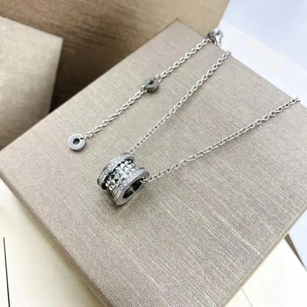 Fashionable Women Designer Brand For New Titanium Steel Pendant High-Quality Gold Necklace_ipsvogv.com