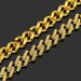 Men's accessories are exaggerated domineering, adorned diamonds and trendy men's clothing, with a large gold chain_ipsvogv.com