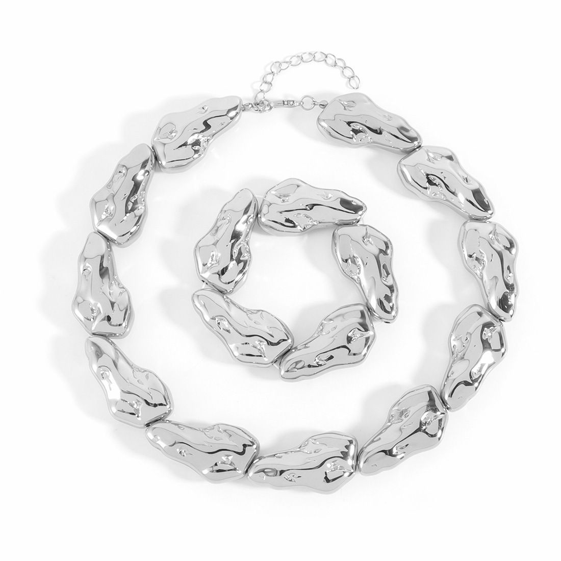 Exaggerated Smooth Wrinkled Beaded Necklace Simple Special Shaped Bead Clavicle Chain Jewelry_ipsvogv.com