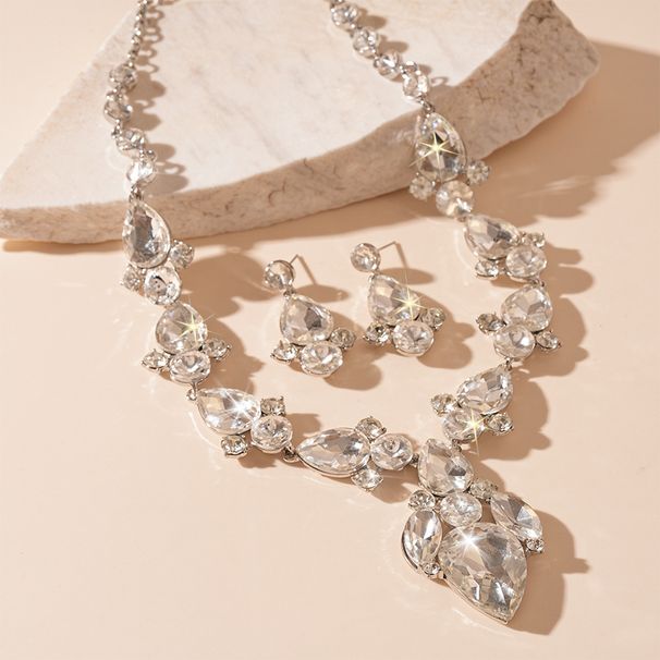 Light luxury style diamond-encrusted water drop stud earrings sweater chain 2-piece set, personalized temperament high-end necklace_ipsvogv.com