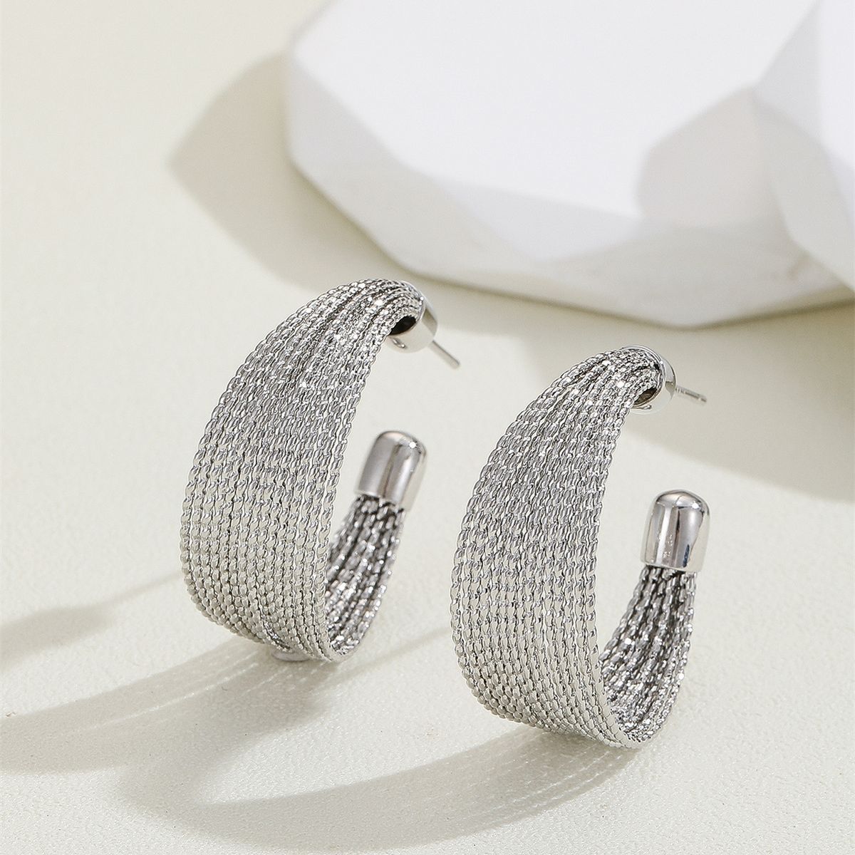 Minimalist Style High-End 2023 New Trend Fashionable Earrings For Round Faces_ipsvogv.com