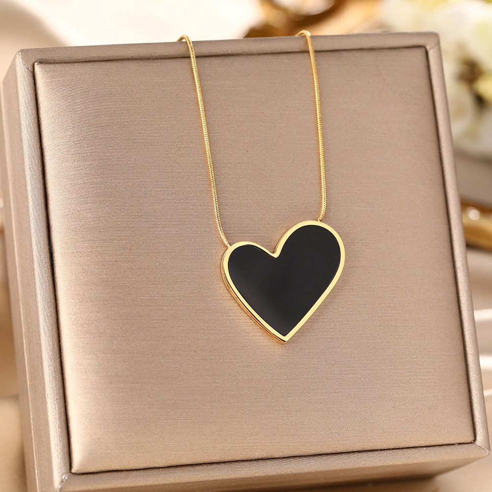 Korean Version Titanium Steel Necklace, Women's Black And White Mother Of Pearl, Big Heart-shaped Temperament Pendant,_ipsvogv.com