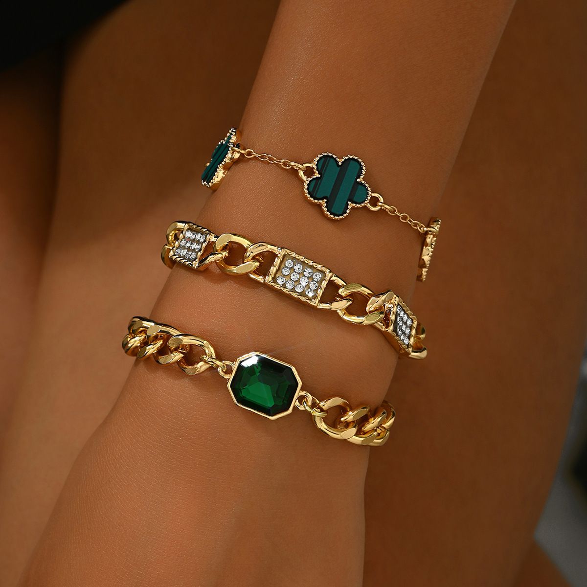 2024 minimalist new women's set with personalized five petal flower inlaid diamond design and multi-layered bracelet_ipsvogv.com