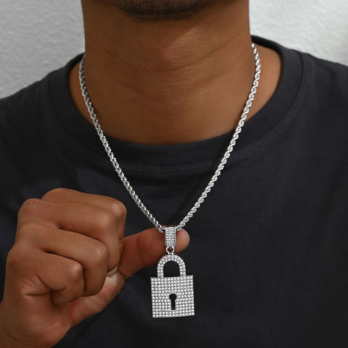 Small niche personality style trendy men's with simple inlaid lock design pendant Cuban chain versatile necklace_ipsvogv.com
