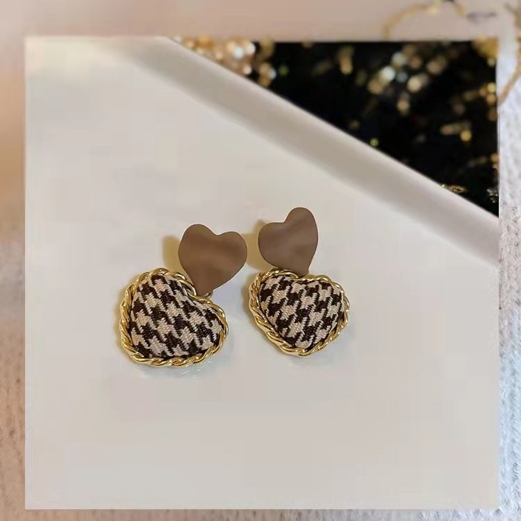 Wom's Earrings Retro Love Autumn And Winter Fashion Design Korean Short Houndstooth Plaid Peach Heart Earrings For_ipsvogv.com