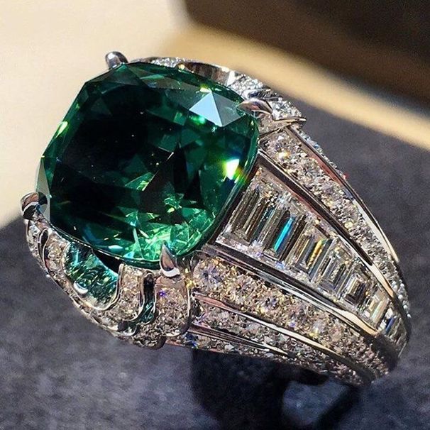 Cao Shi's New Classic Temperament Green Micro Inlaid Zircon Fashionable Women's Ring_ipsvogv.com